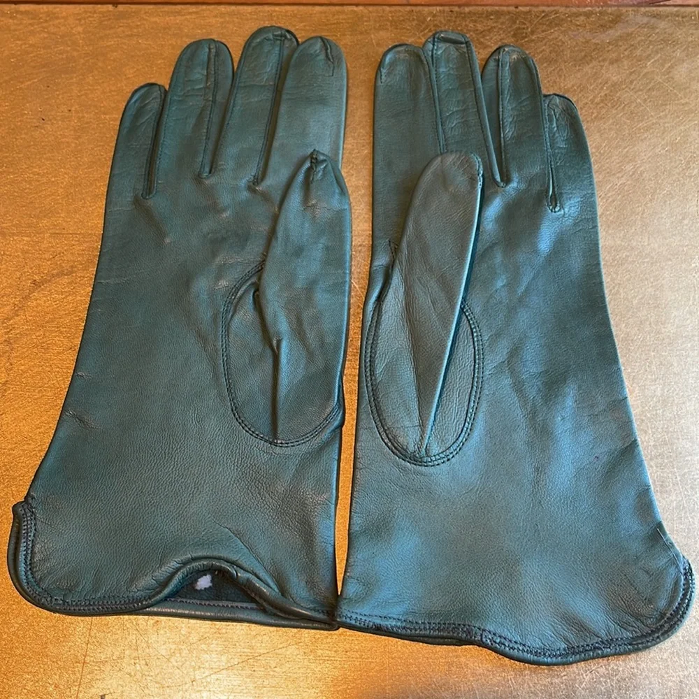 Italian Lambskin Leather Gloves / Lightly Worn!